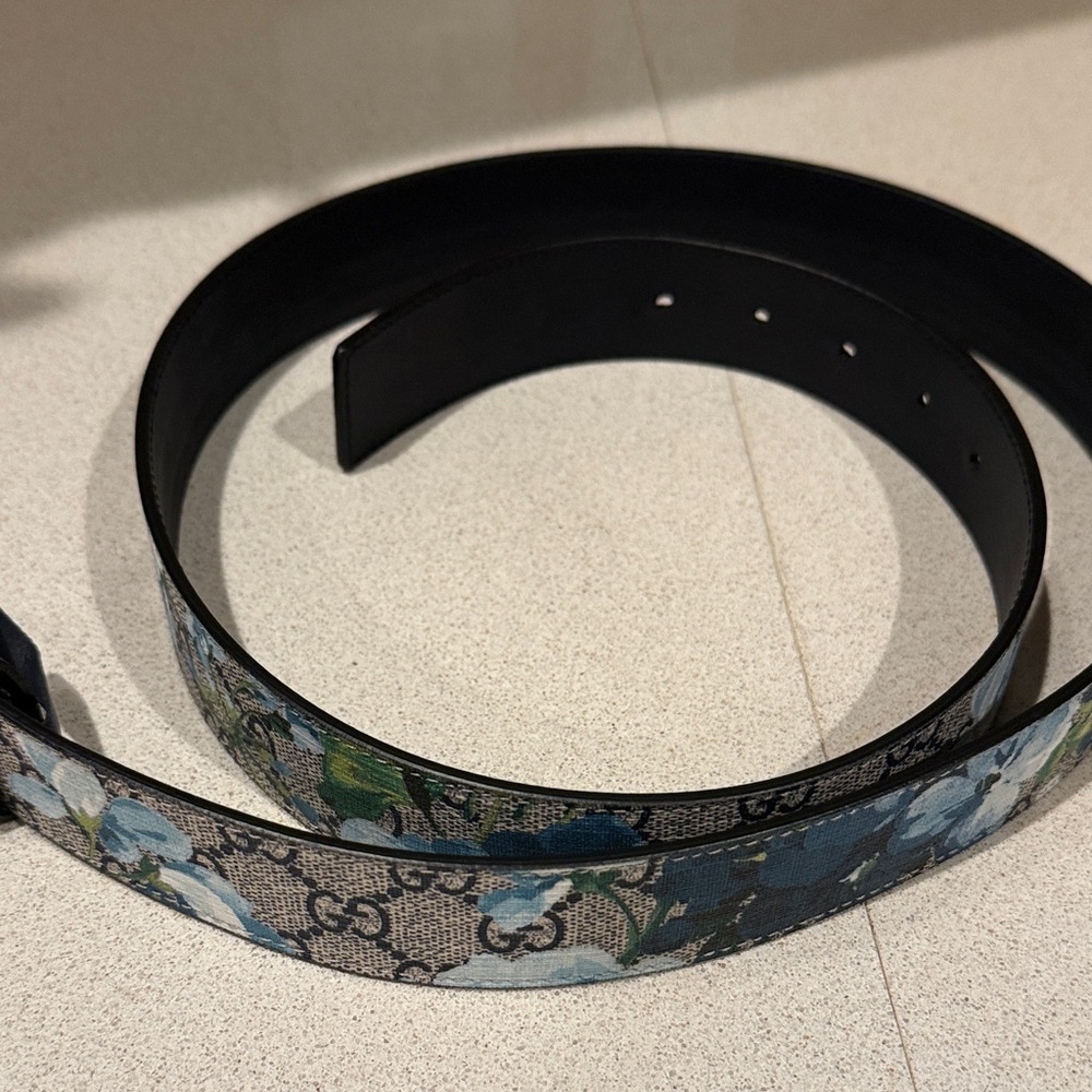 Gucci Black Leather Belt with Silver Buckle - Picture 3 of 4